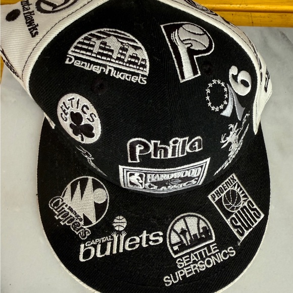 Vintage New Era Black and White Kids Logo Patch Snapback Hat - Picture 4 of 6